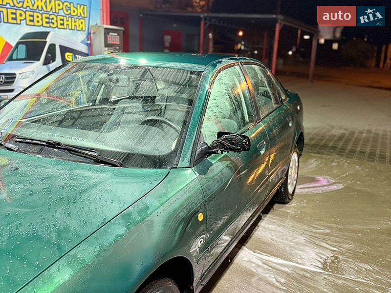 Седан Audi A4 1997 в Черновцах