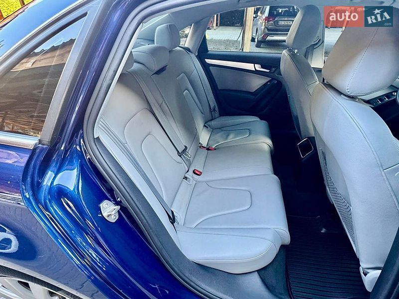 Седан Audi A4 2012 в Владимире