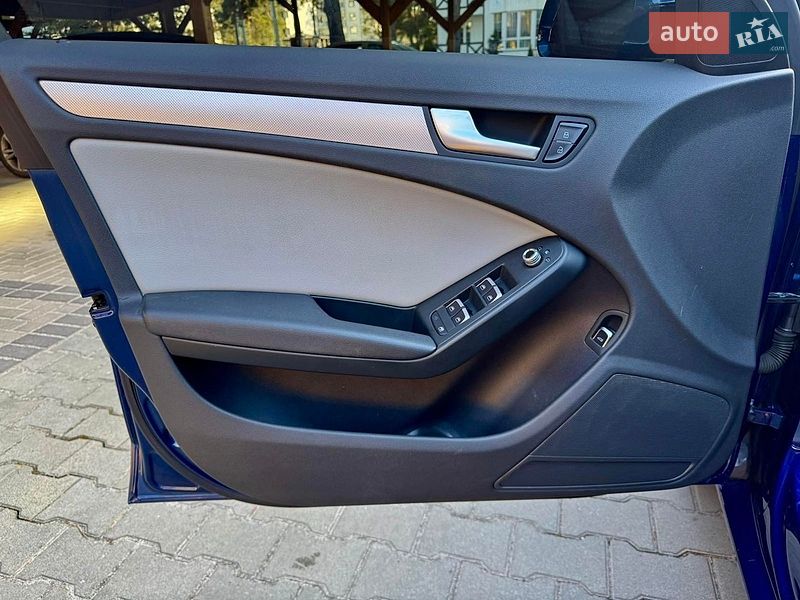 Седан Audi A4 2012 в Владимире