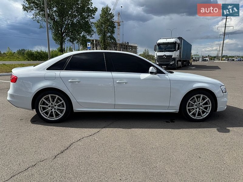 Седан Audi A4 2013 в Луцке