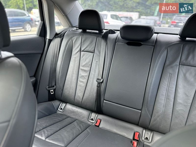 Седан Audi A4 2017 в Львові