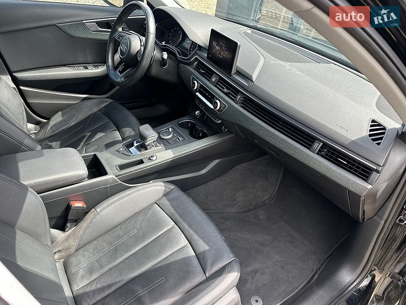 Седан Audi A4 2017 в Львові