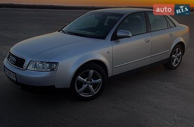 Седан Audi A4 2002 в Краснограді