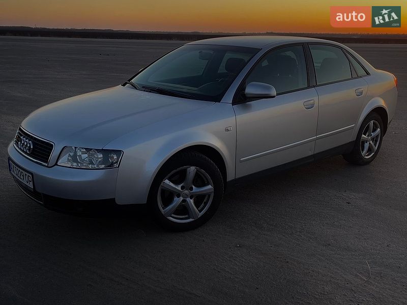 Седан Audi A4 2002 в Краснограді