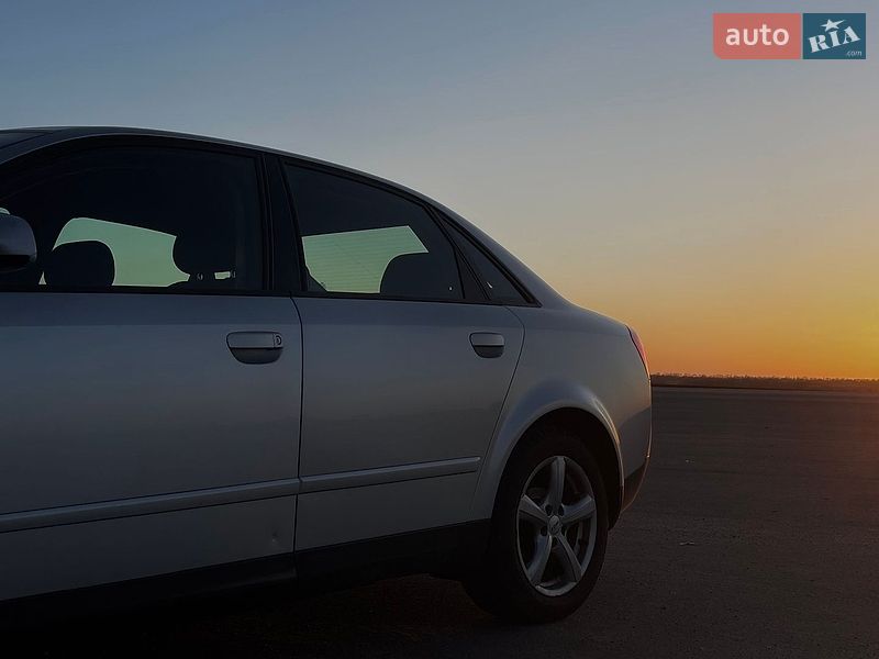 Седан Audi A4 2002 в Краснограді