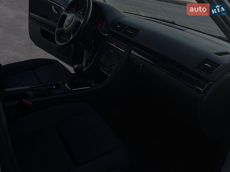 Седан Audi A4 2002 в Краснограді