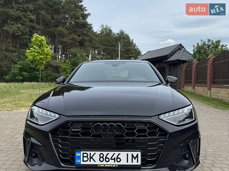 Седан Audi A4 2022 в Львові