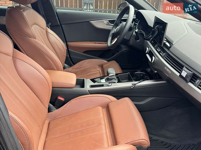 Седан Audi A4 2022 в Львові