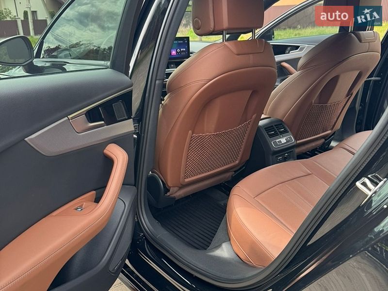 Седан Audi A4 2022 в Львові