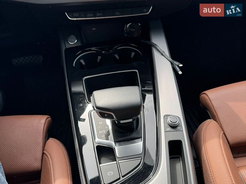 Седан Audi A4 2022 в Львові