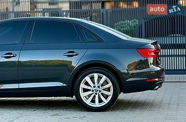 Седан Audi A4 2017 в Львове