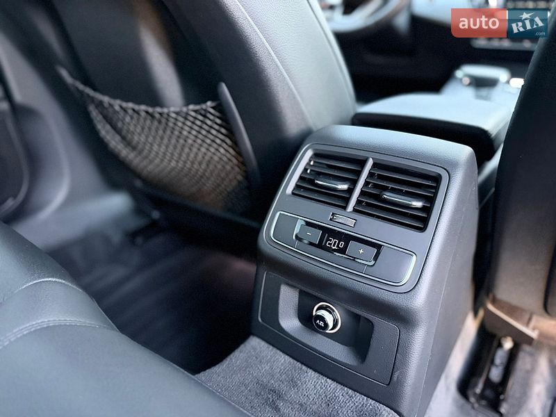 Седан Audi A4 2017 в Львове