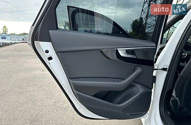 Седан Audi A4 2022 в Харькове