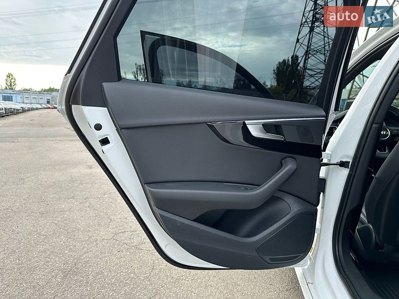 Седан Audi A4 2022 в Харькове