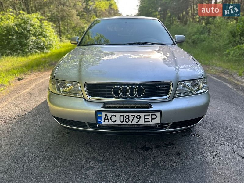 Седан Audi A4 1999 в Киверцах