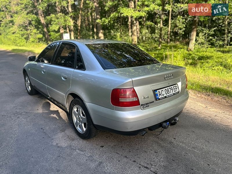 Седан Audi A4 1999 в Киверцах