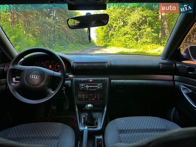 Седан Audi A4 1999 в Киверцах