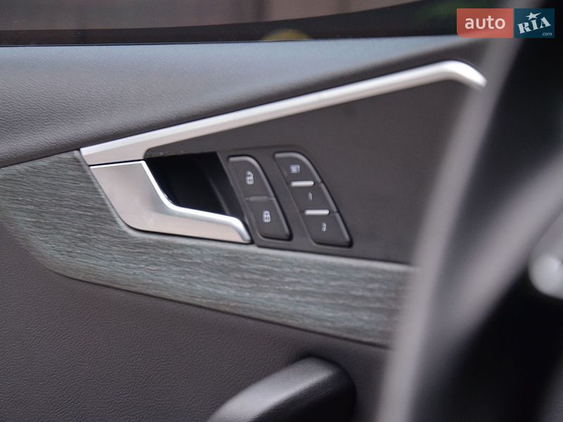 Седан Audi A4 2017 в Трускавці