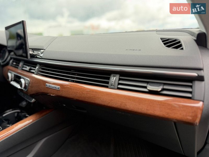 Седан Audi A4 2022 в Києві