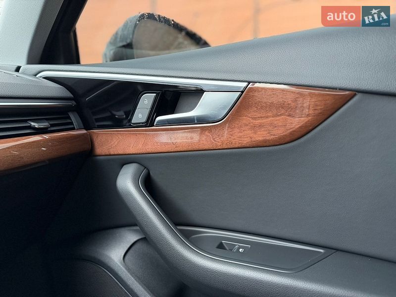 Седан Audi A4 2022 в Києві