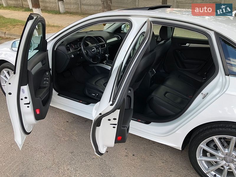 Седан Audi A4 2015 в Ровно
