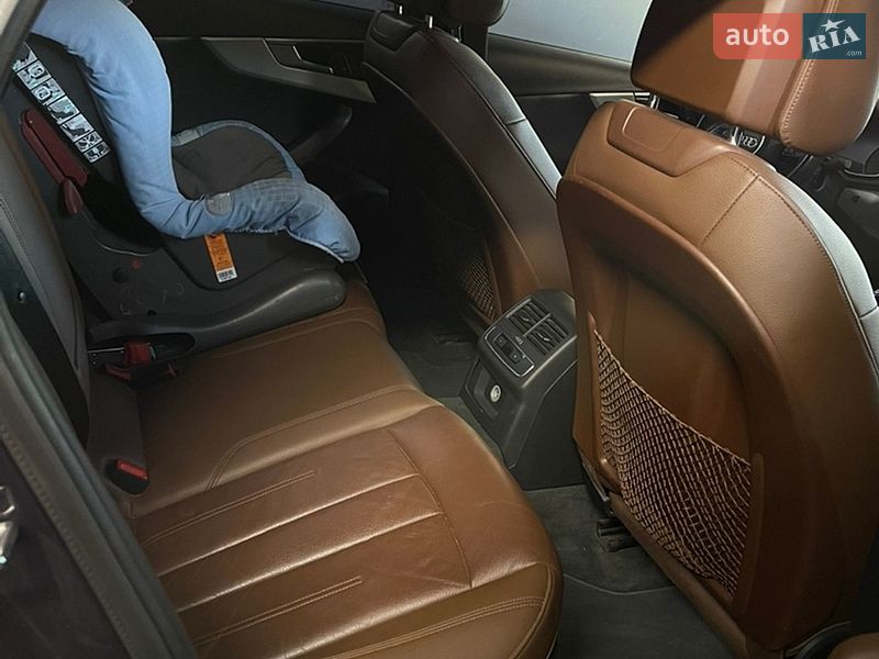 Седан Audi A4 2017 в Луцке