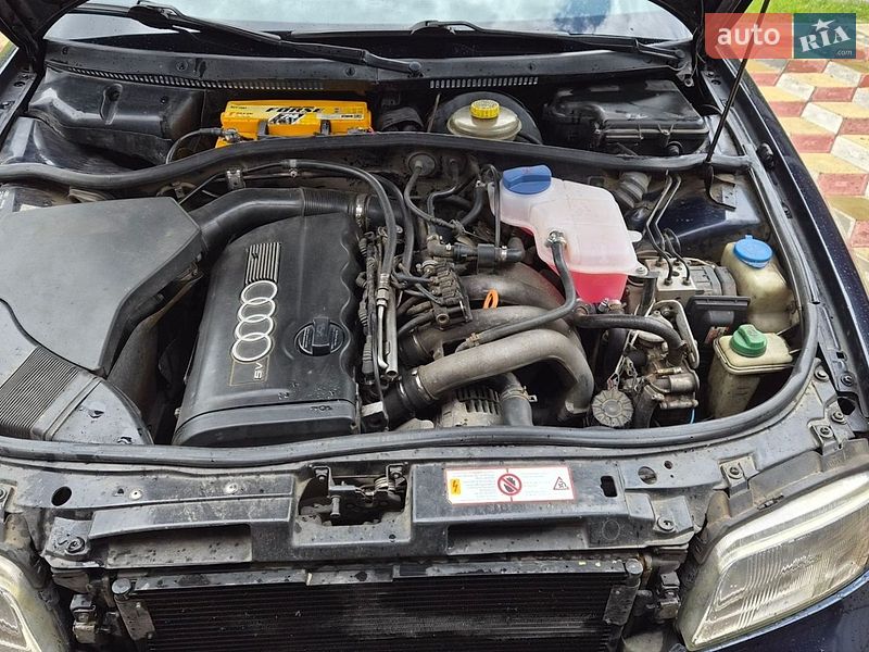 Седан Audi A4 1997 в Хороле