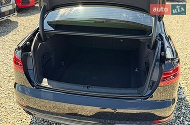 Седан Audi A4 2017 в Ивано-Франковске