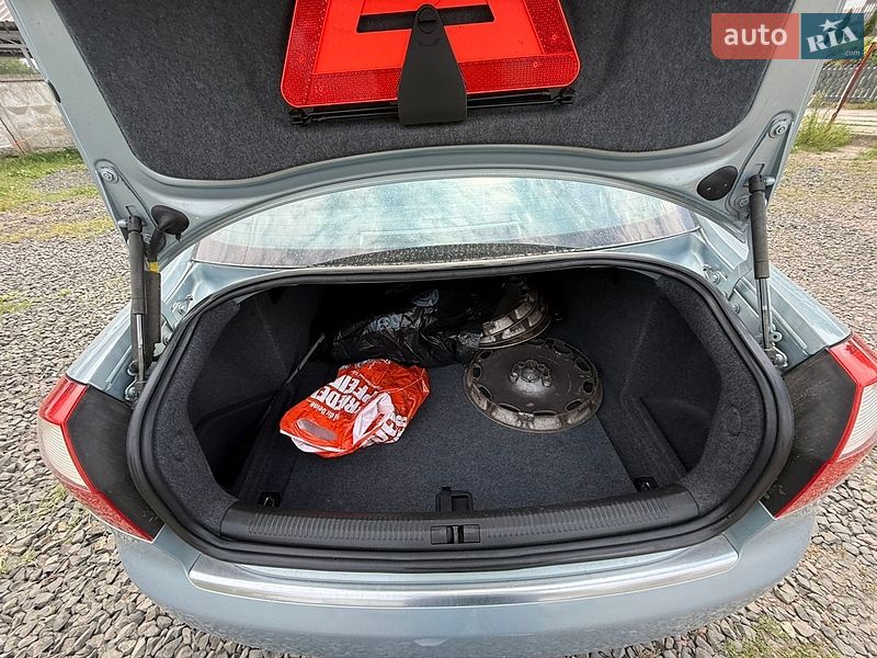 Седан Audi A4 2001 в Луцке