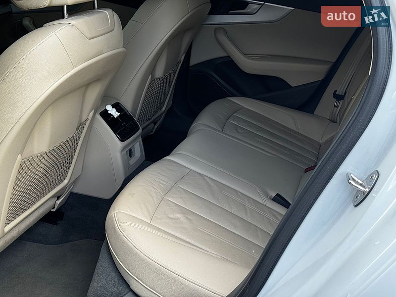Седан Audi A4 2016 в Дніпрі