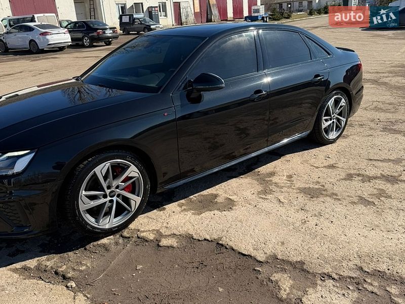Седан Audi A4 2022 в Виннице