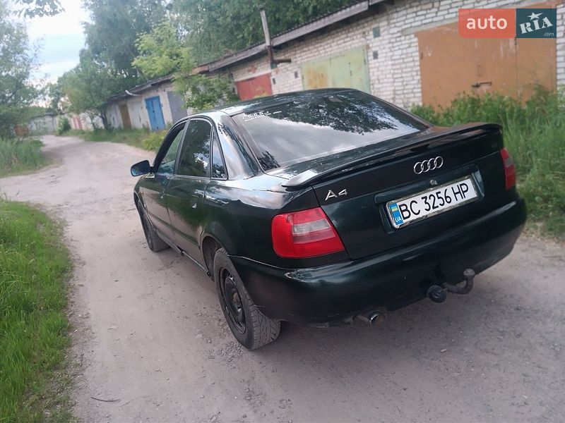 Седан Audi A4 1997 в Бродах