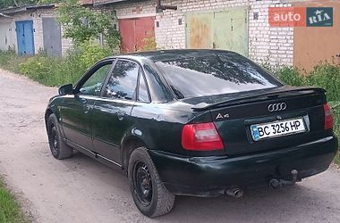 Седан Audi A4 1997 в Бродах