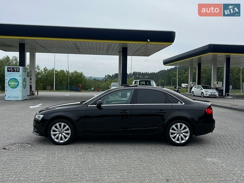Седан Audi A4 2013 в Львові