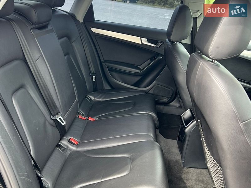 Седан Audi A4 2013 в Львові
