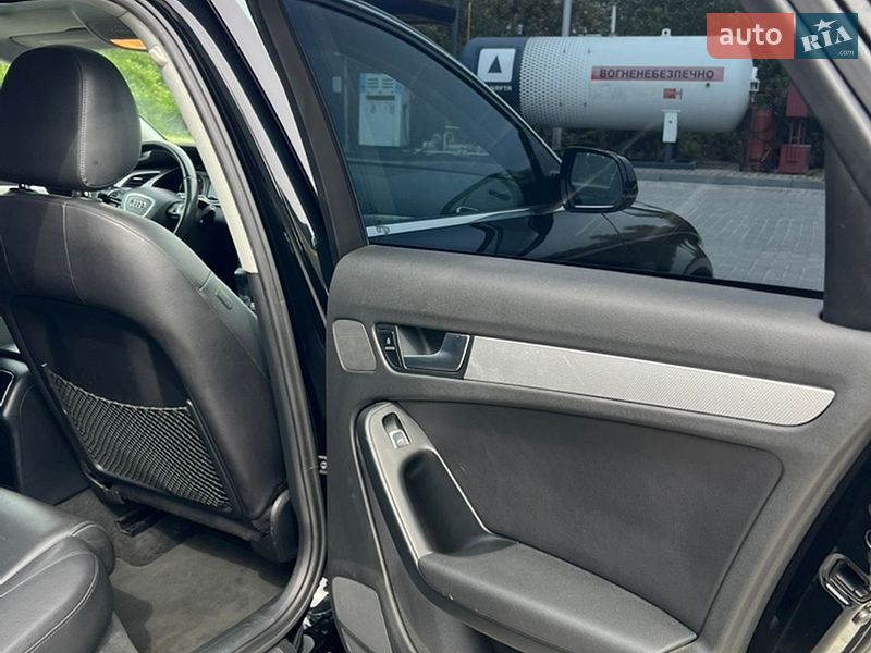 Седан Audi A4 2013 в Львові