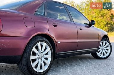 Седан Audi A4 1998 в Черновцах