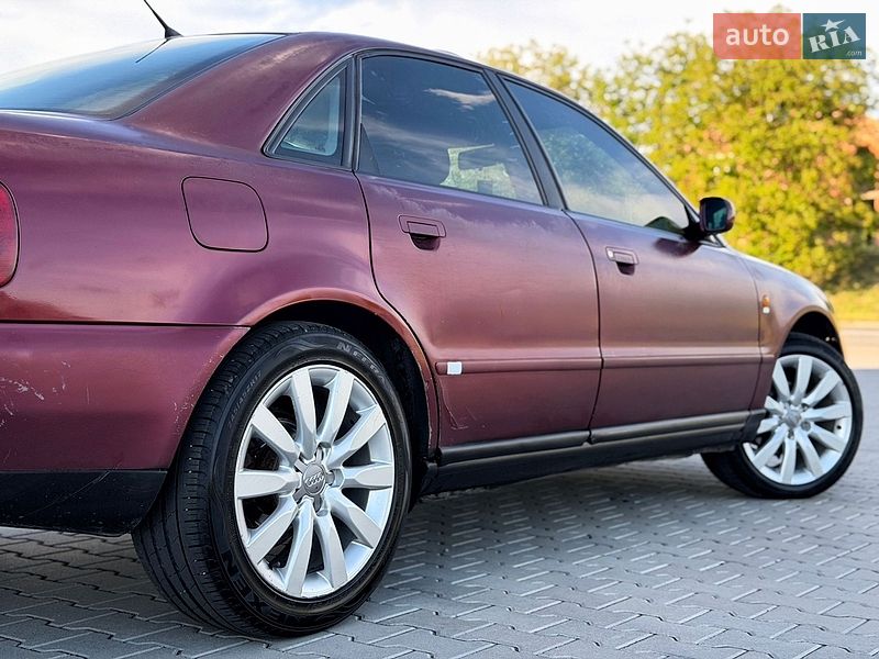 Седан Audi A4 1998 в Черновцах