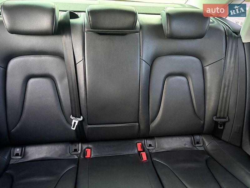 Седан Audi A4 2011 в Львове