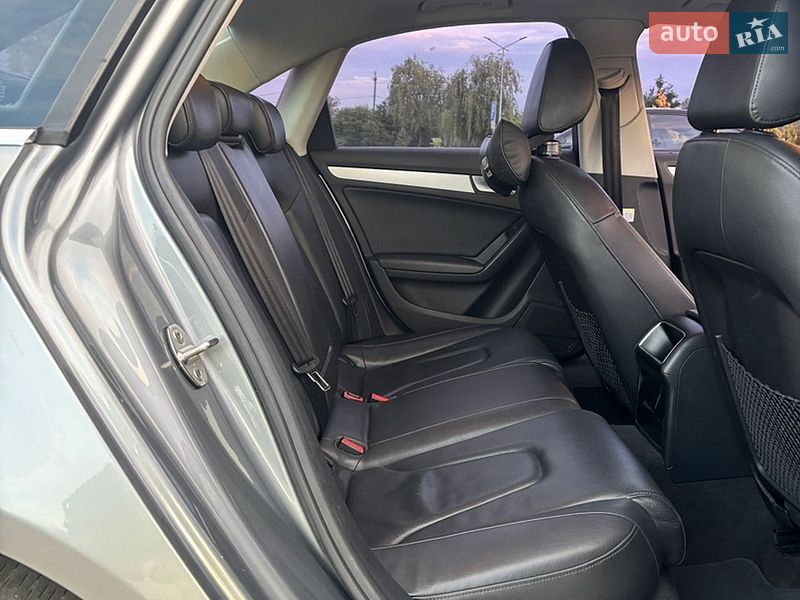 Седан Audi A4 2011 в Львове