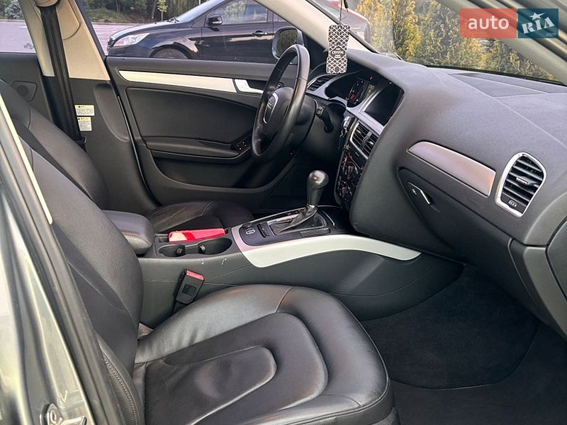 Седан Audi A4 2011 в Львове