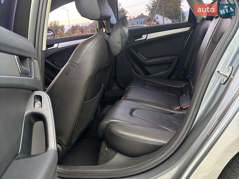 Седан Audi A4 2011 в Львове