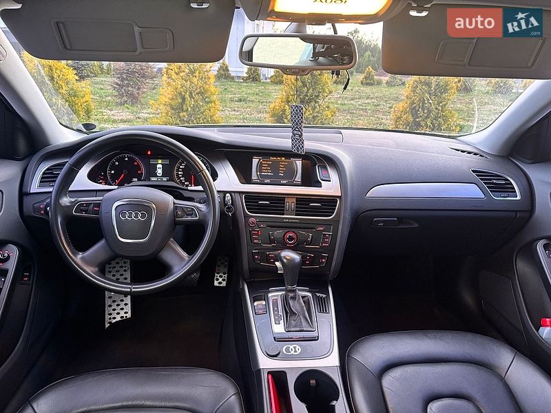 Седан Audi A4 2011 в Львове