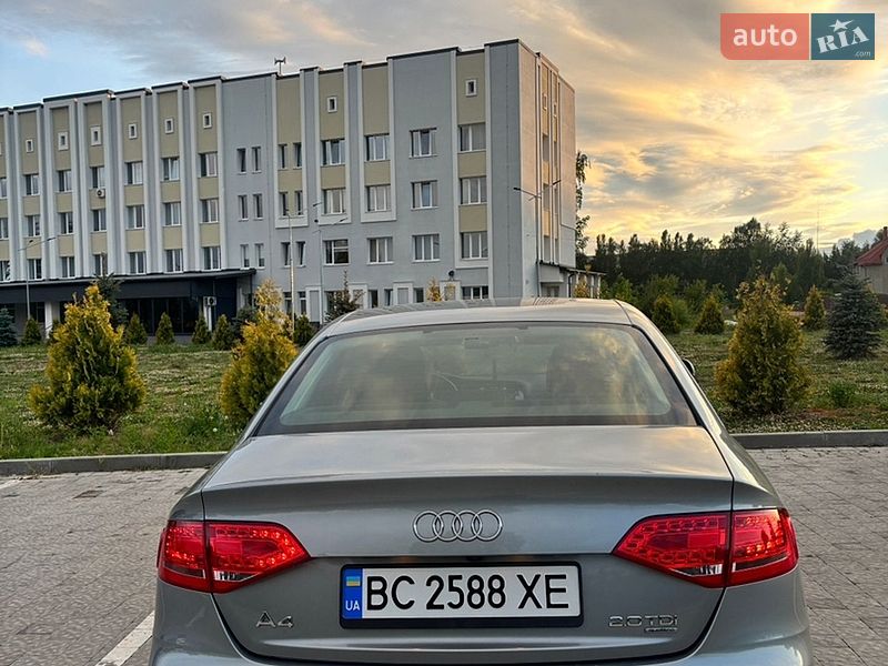 Седан Audi A4 2011 в Львове