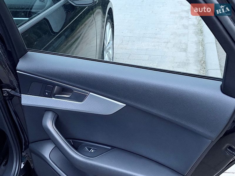 Седан Audi A4 2015 в Львове