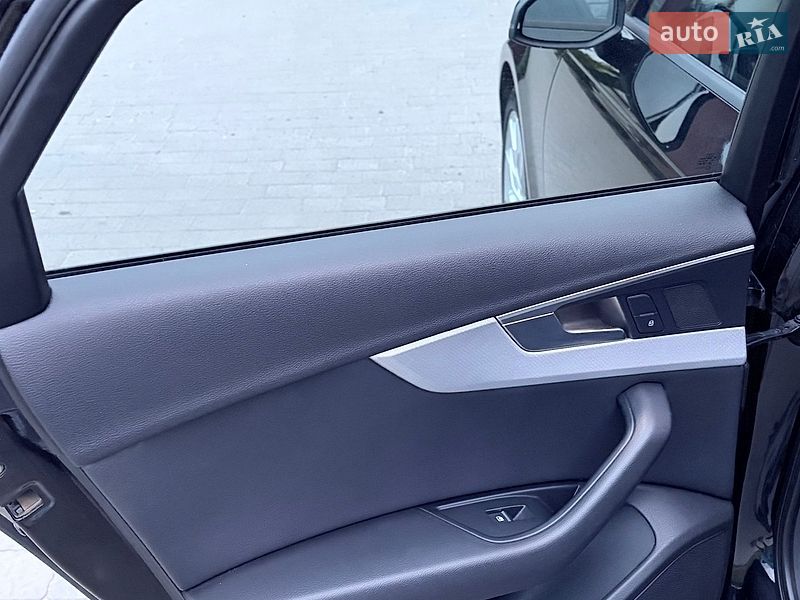 Седан Audi A4 2015 в Львове