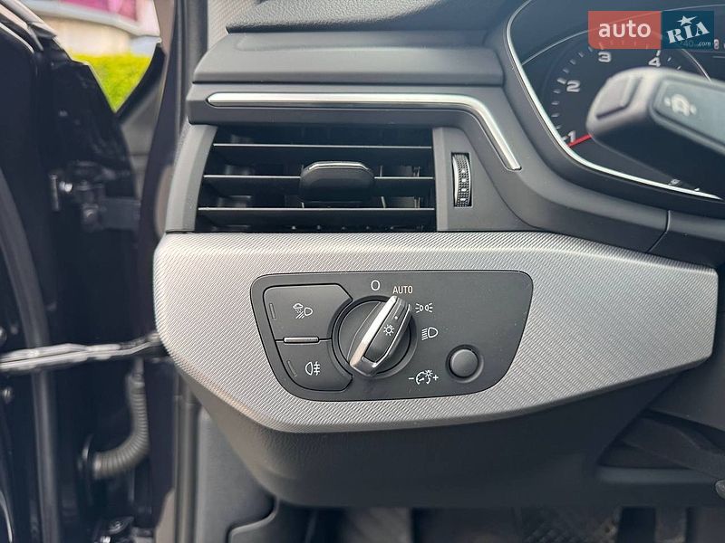 Универсал Audi A4 2018 в Киеве