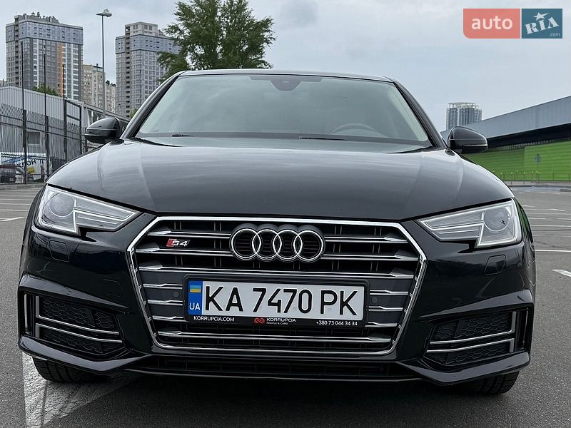 Седан Audi A4 2017 в Киеве