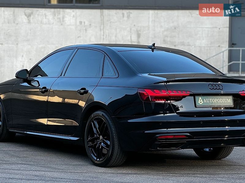 Седан Audi A4 2022 в Киеве