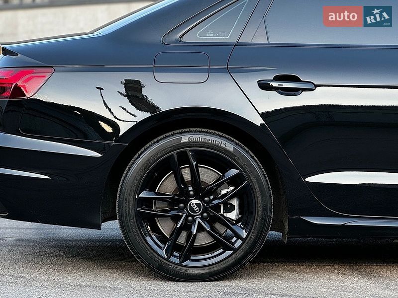Седан Audi A4 2022 в Киеве